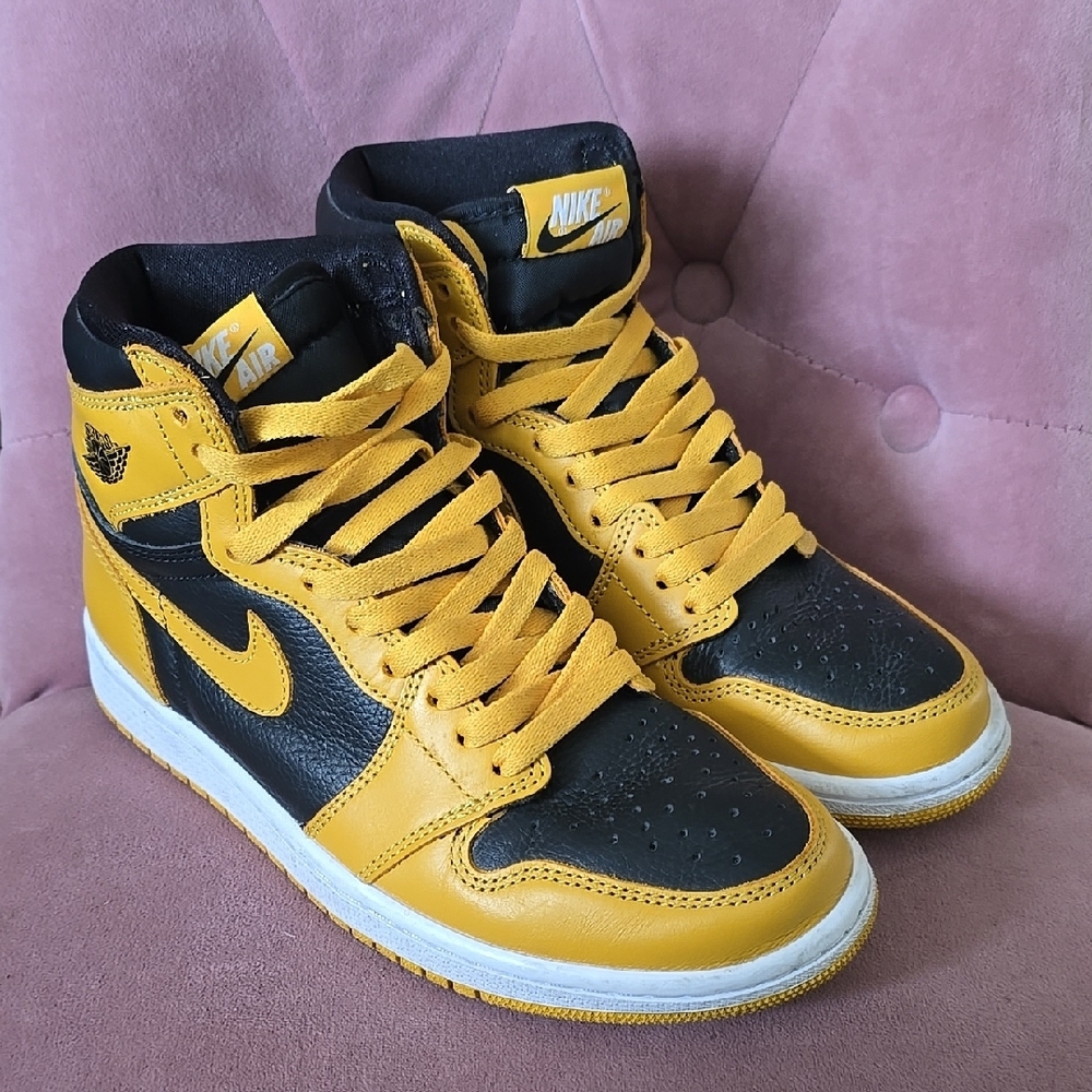 Nike Air Jordan 1 Retro EUR 39 Yellow and Black High OG Pollen Like New Sneakers